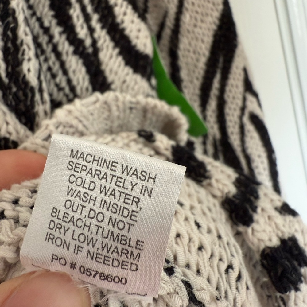 Show Me Your Mumu Women’s Zebra Print Hug Me Pullovers Sweater size XS NWOT - Picture 11 of 11